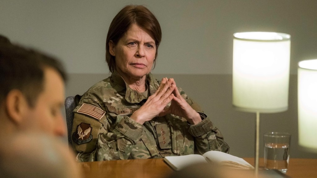linda hamilton resident alien season 4 stranger things dark fate